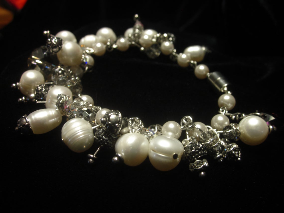 White Pearl Cluster — Bracelet