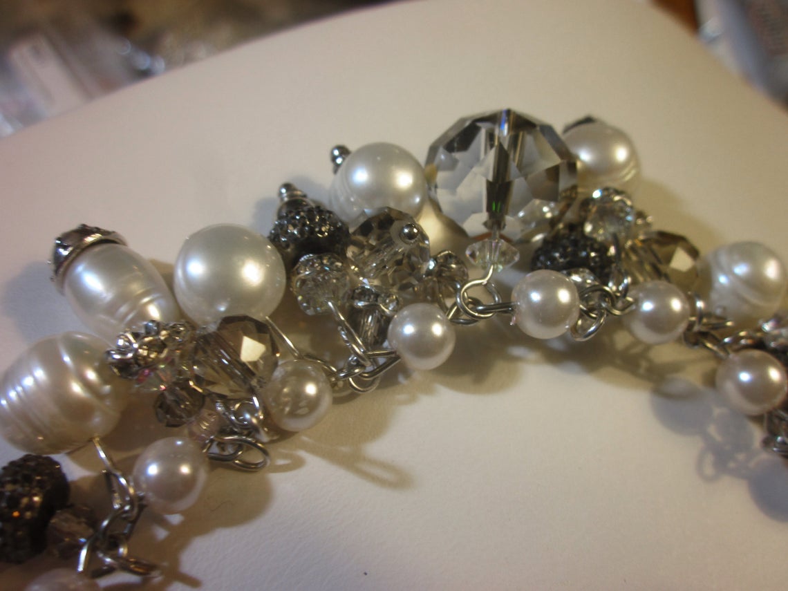 White Pearl Cluster — Bracelet